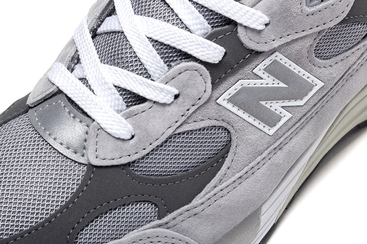 New Balance - 992
Style # U992GY
Color :&nbsp; Grey / White