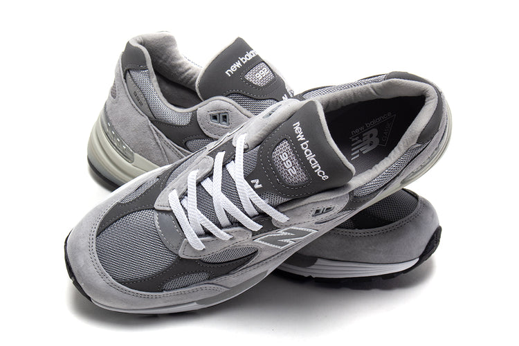 New Balance - 992
Style # U992GY
Color :&nbsp; Grey / White