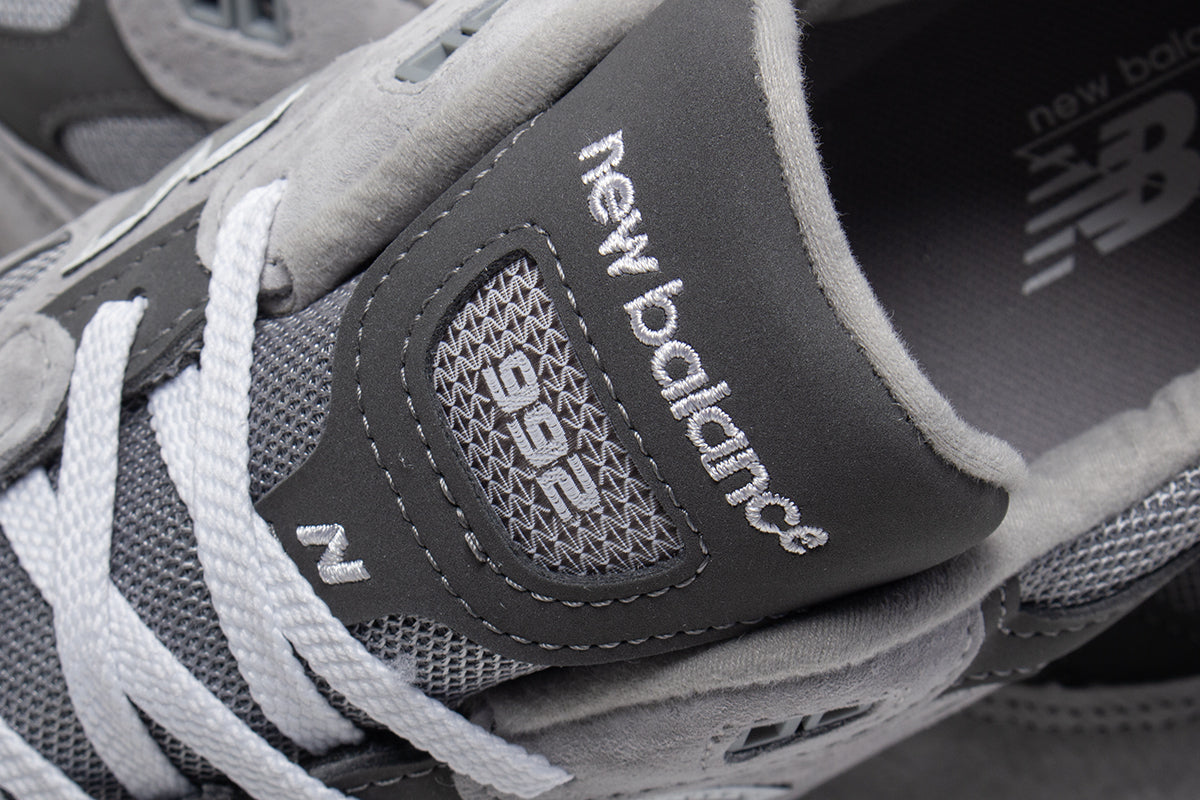 New Balance - 992
Style # U992GY
Color :&nbsp; Grey / White