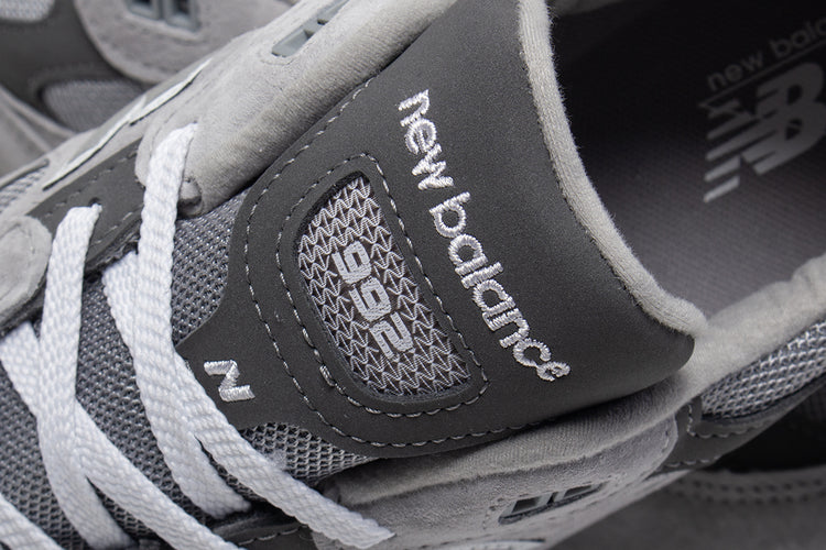 New Balance - 992
Style # U992GY
Color :&nbsp; Grey / White