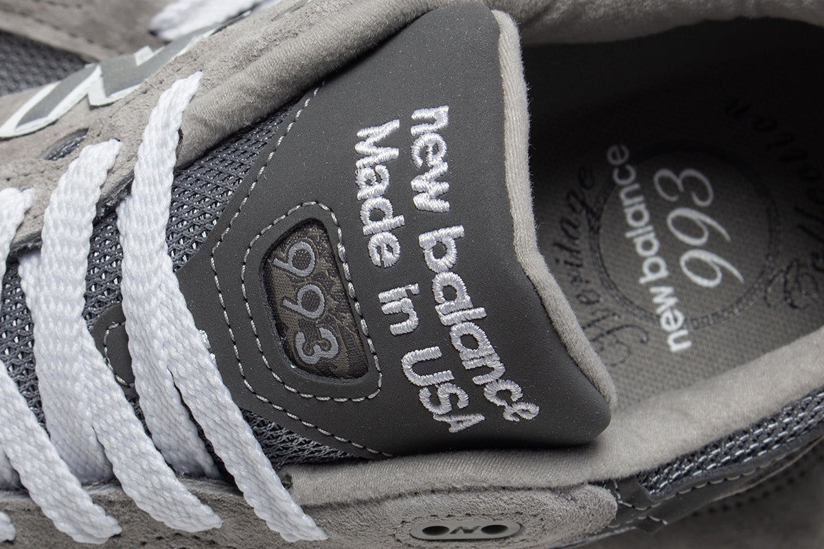 New Balance - 993
Style # MR993GL
Color : Grey / White