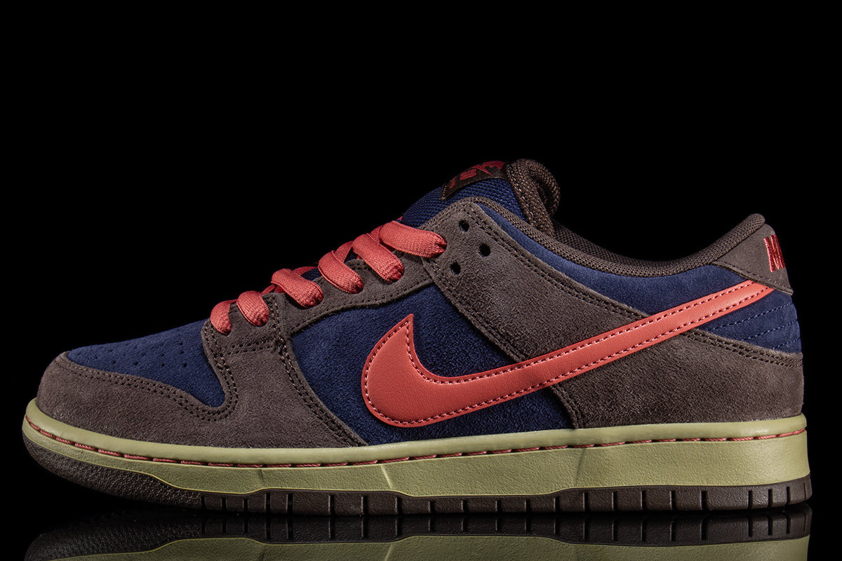 Nike SB - Dunk Low Pro
Style # HQ1625-200
Color : Baroque Brown / Adobe / Midnight Navy