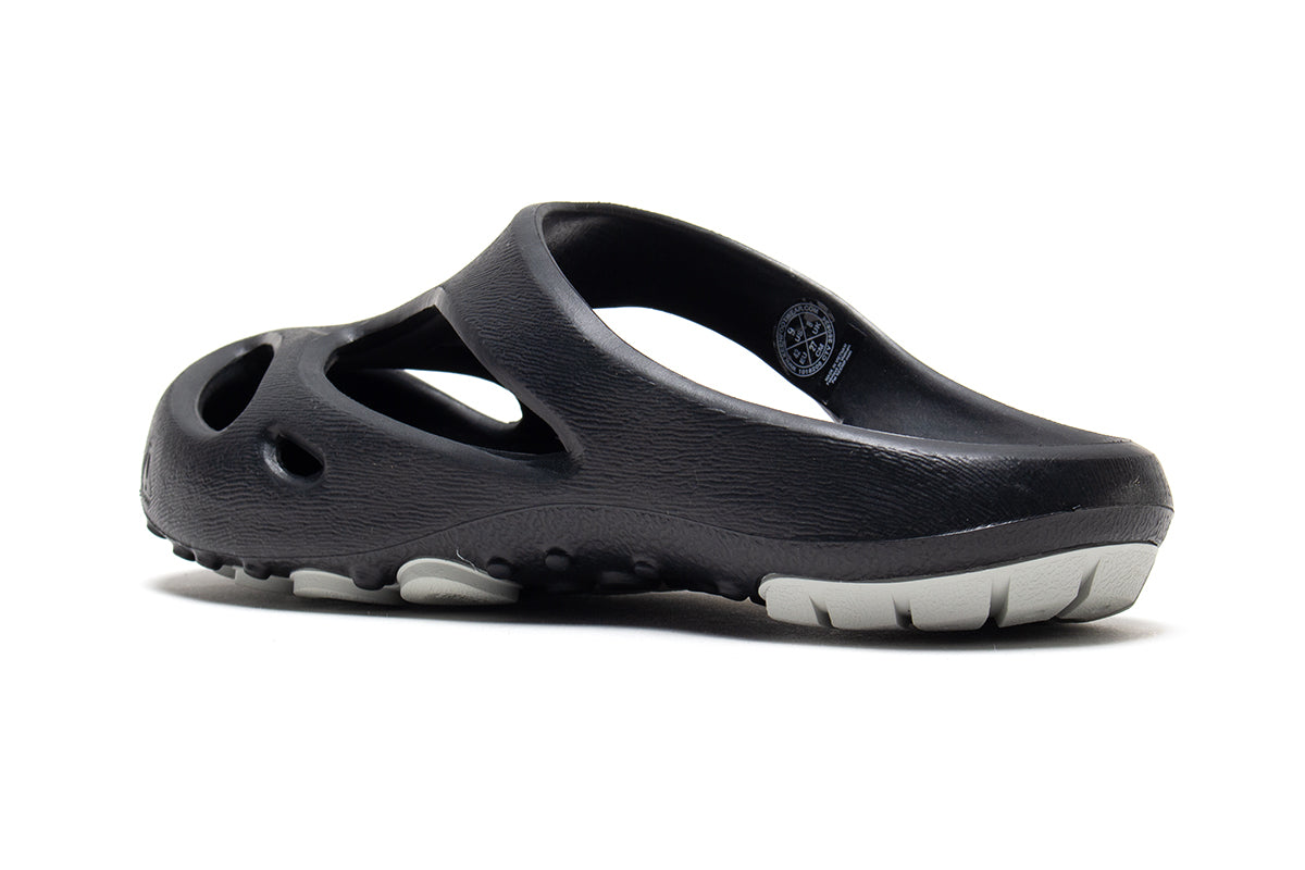 Keen | Shanti Clog
Style # 1018206
Color : Black / Dawn Blue