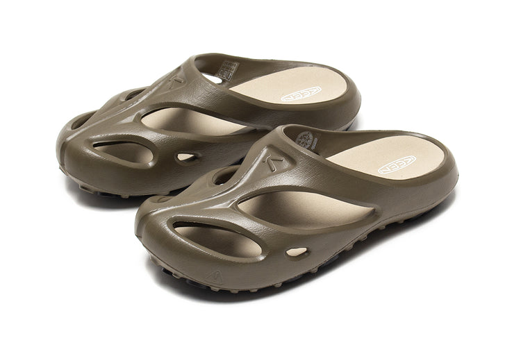 Keen | Shanti Clog
Style # 1028606
Color : Canteen / Plaza Taupe