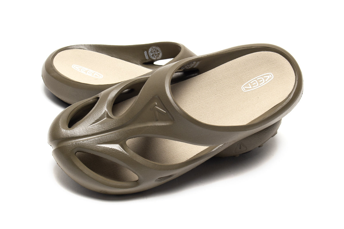 Keen | Shanti Clog
Style # 1028606
Color : Canteen / Plaza Taupe