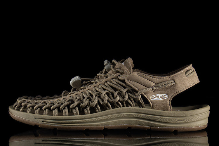 Keen | Uneek
Style # 1025169
Color : Timberwolf / Plaza Taupe