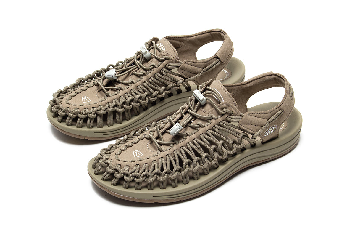 Keen | Uneek
Style # 1025169
Color : Timberwolf / Plaza Taupe