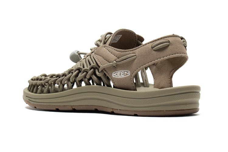 Keen | Uneek
Style # 1025169
Color : Timberwolf / Plaza Taupe