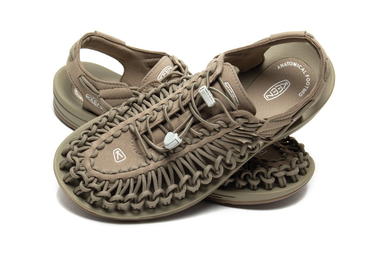 Keen | Uneek
Style # 1025169
Color : Timberwolf / Plaza Taupe