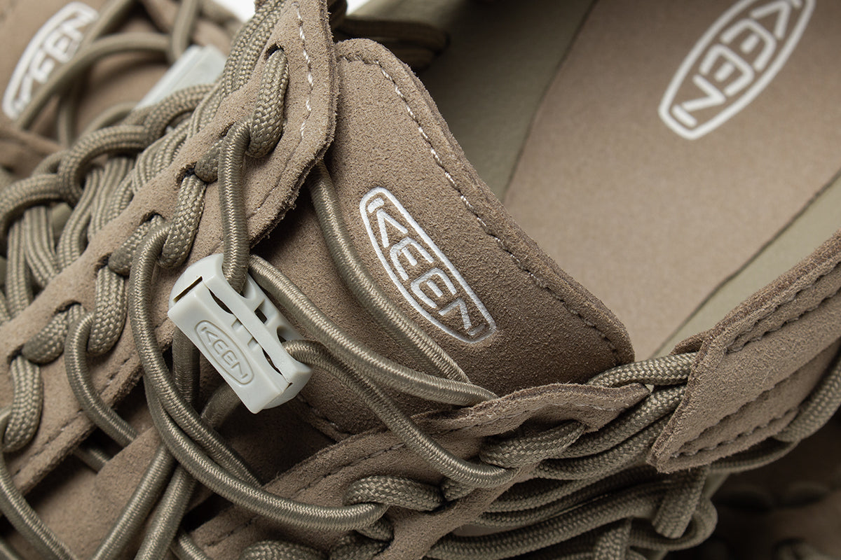 Keen | Uneek
Style # 1025169
Color : Timberwolf / Plaza Taupe