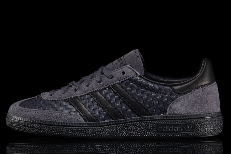 Adidas Originals - Handball Spezial
Style # KI8687
Color : Aurora Onix / Core Black / Gold Metallic