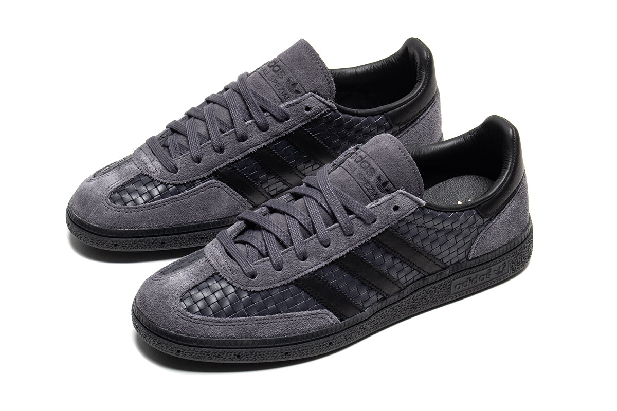 Adidas Originals - Handball Spezial
Style # KI8687
Color : Aurora Onix / Core Black / Gold Metallic