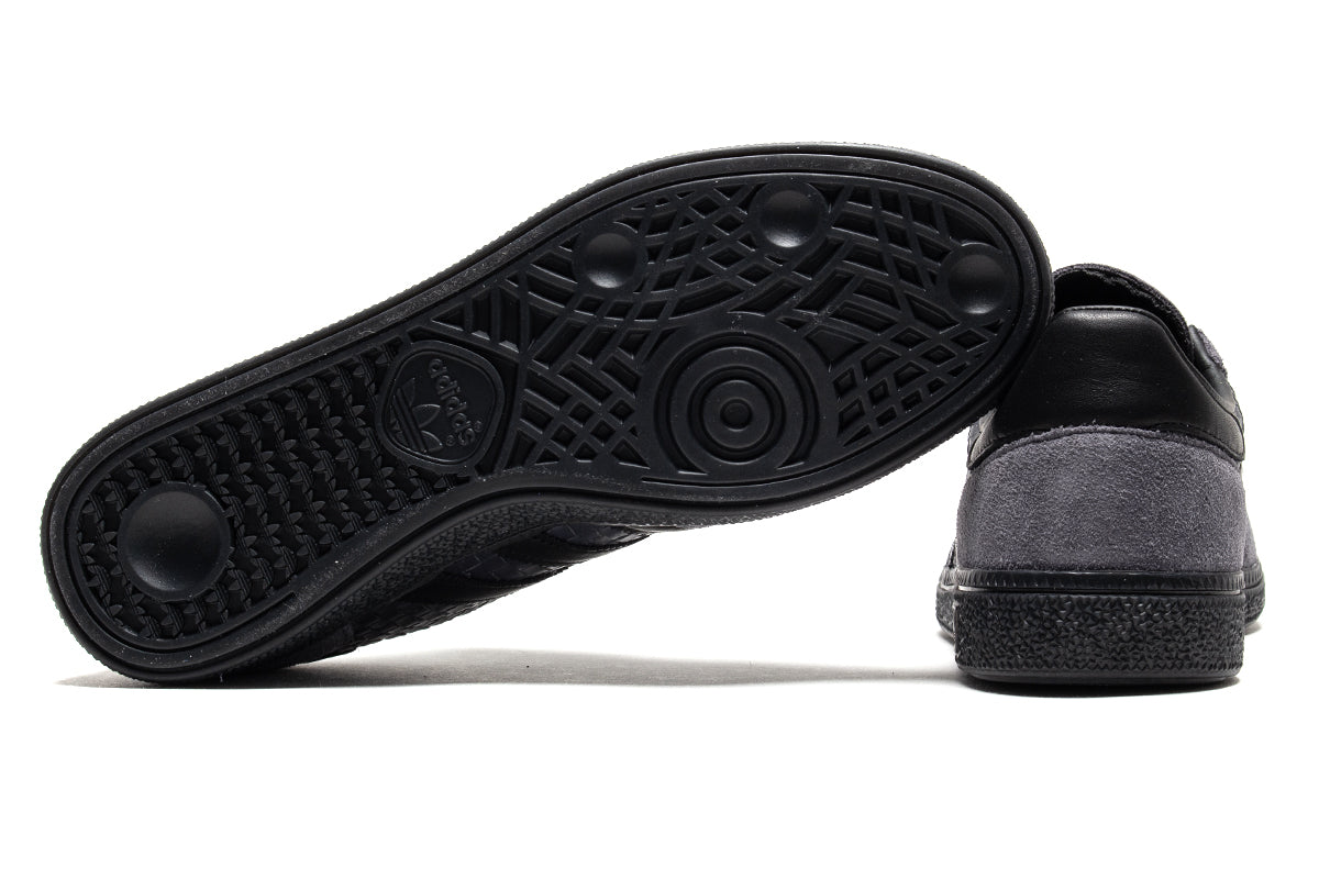 Adidas Originals - Handball Spezial
Style # KI8687
Color : Aurora Onix / Core Black / Gold Metallic