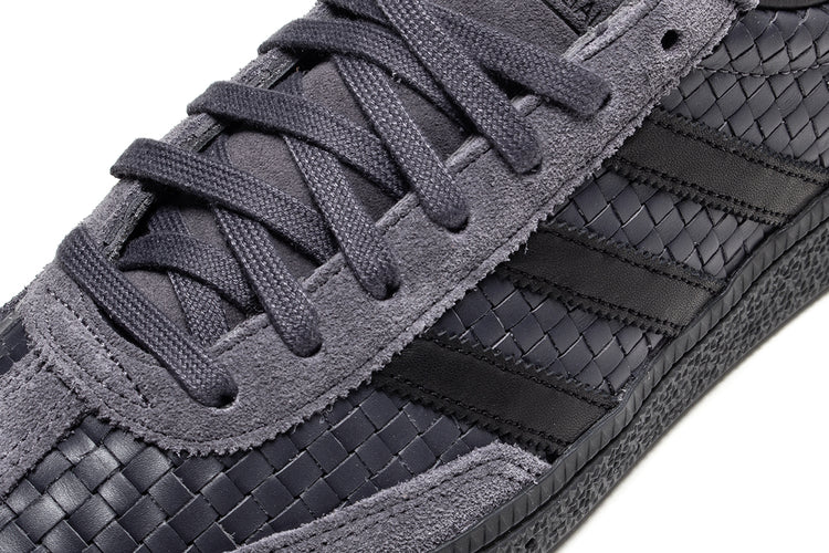 Adidas Originals - Handball Spezial
Style # KI8687
Color : Aurora Onix / Core Black / Gold Metallic