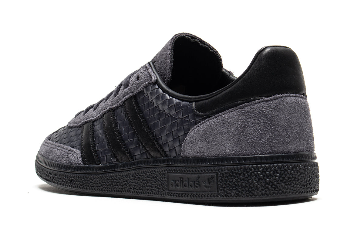 Adidas Originals - Handball Spezial
Style # KI8687
Color : Aurora Onix / Core Black / Gold Metallic