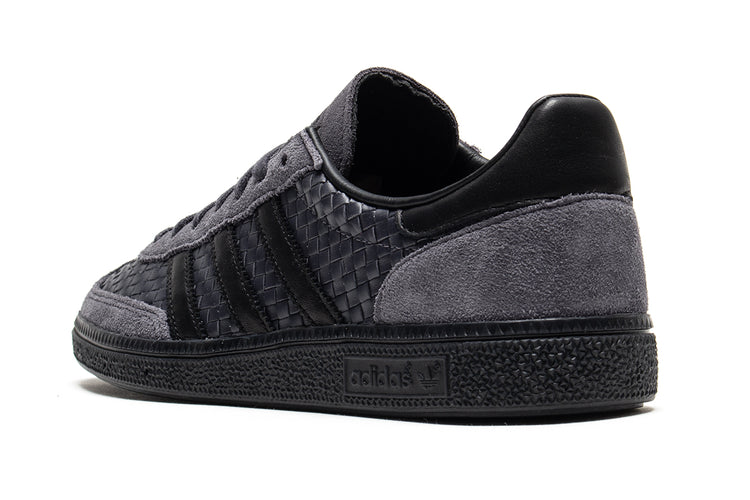 Adidas Originals - Handball Spezial
Style # KI8687
Color : Aurora Onix / Core Black / Gold Metallic