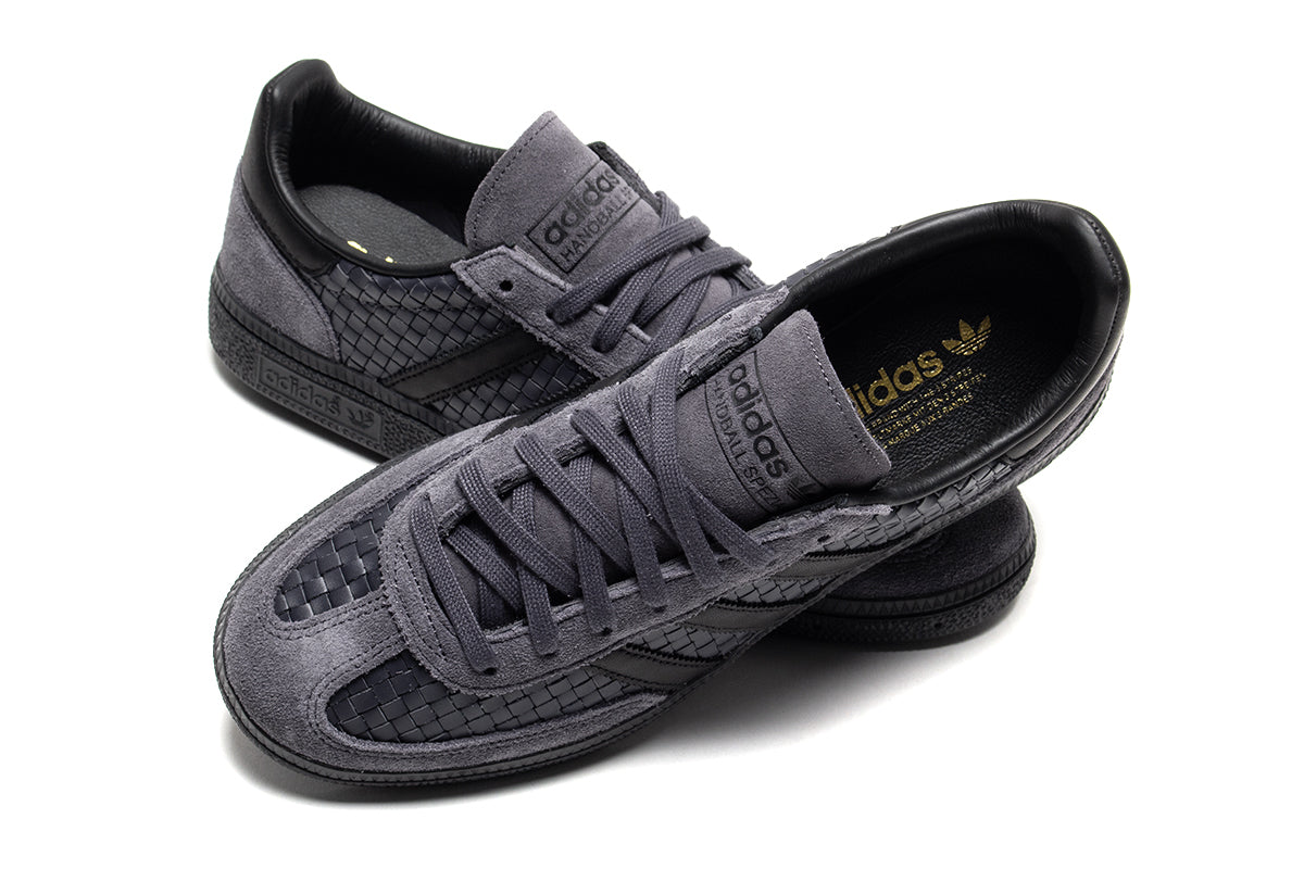 Adidas Originals - Handball Spezial
Style # KI8687
Color : Aurora Onix / Core Black / Gold Metallic