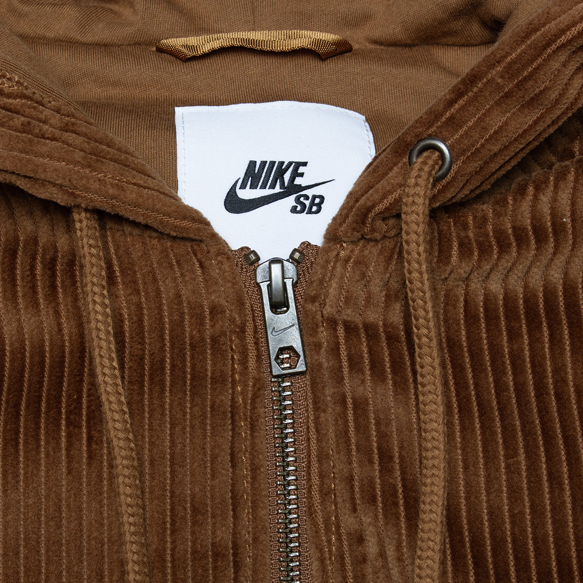 Nike SB | Corduroy Zip-Up Jacket
Style # FV7393-281
Color : LT British Tan / Armory Navy