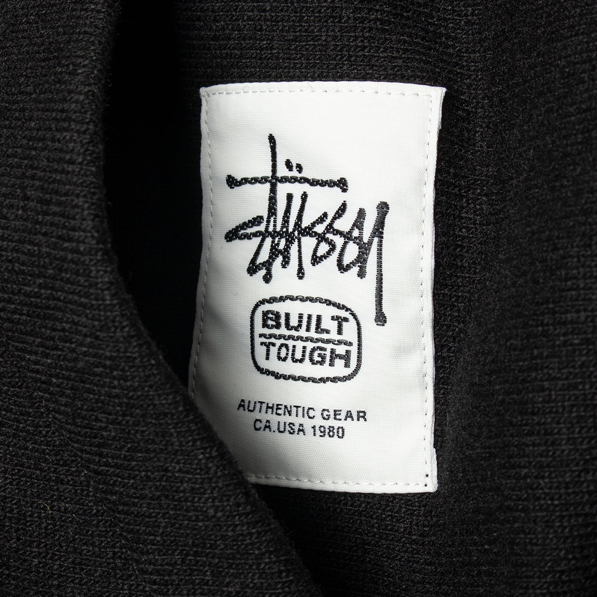 Stussy - Brass Zip Knit Hood
Style # 118593
Color : Black
Materials : 100% Cotton
Ribbed cuffs and hem
Front zip closure
Kangaroo pocket
Drawstring hood
