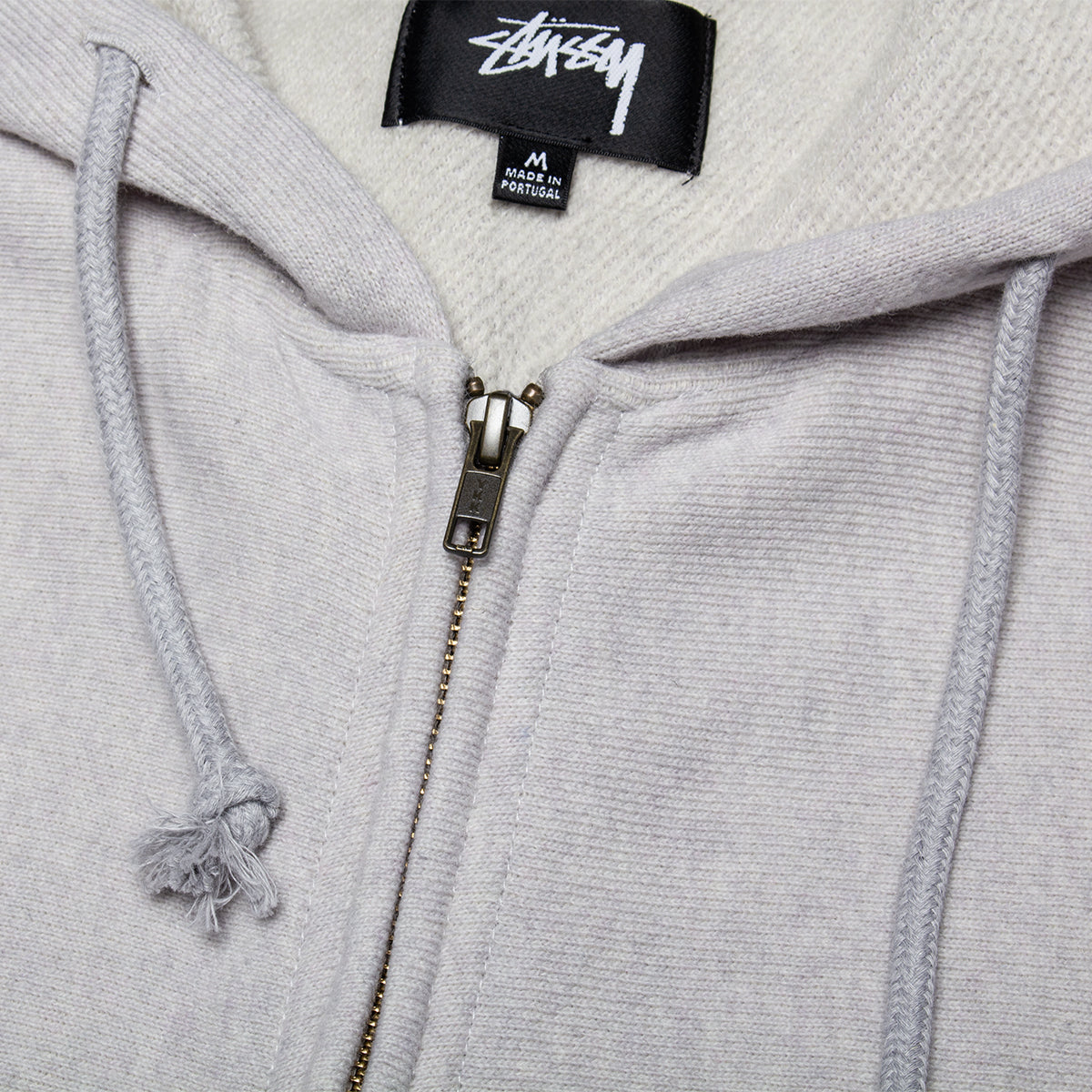 Stussy - Brass Zip Knit Hood
Style # 118593
Color : Ash Heather
Materials : 100% Cotton
Ribbed cuffs and hem
Front zip closure
Kangaroo pocket
Drawstring hood
