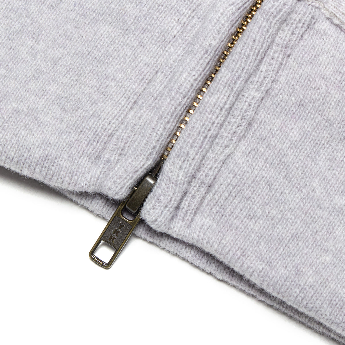 Stussy - Brass Zip Knit Hood
Style # 118593
Color : Ash Heather
Materials : 100% Cotton
Ribbed cuffs and hem
Front zip closure
Kangaroo pocket
Drawstring hood