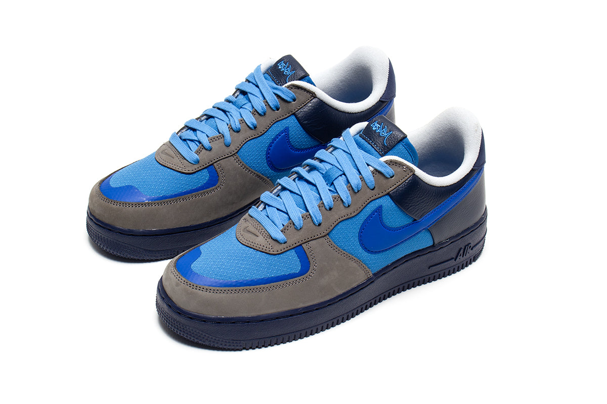 Nike | Air Force 1 Low x Stash
Style # HF5516-001
Color : Soft Grey / Varsity Royal / Harbor Blue