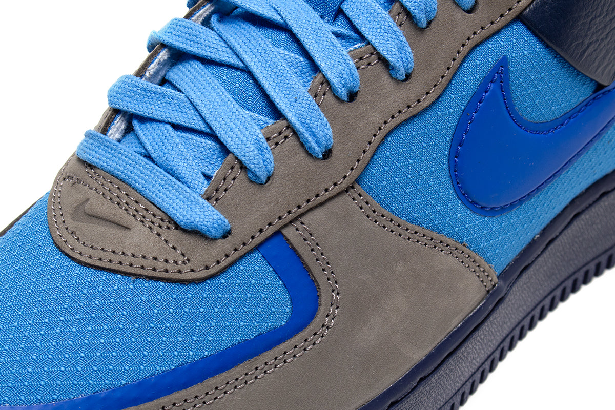 Nike | Air Force 1 Low x Stash
Style # HF5516-001
Color : Soft Grey / Varsity Royal / Harbor Blue