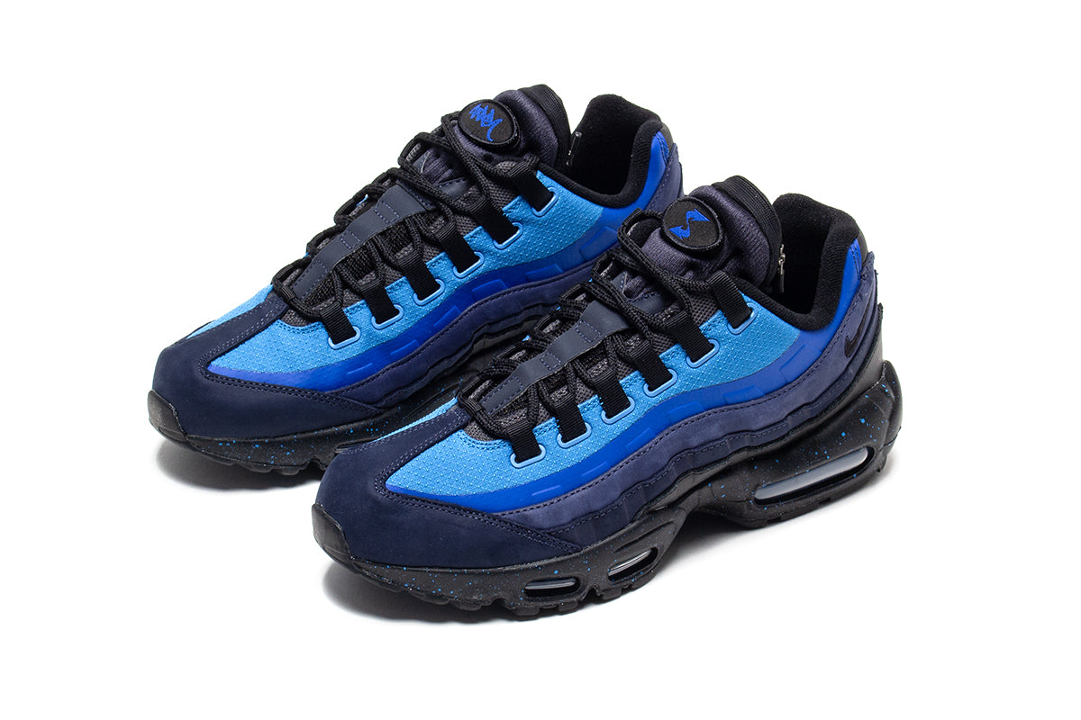 Nike | Air Max 95 x Stash
Style # HF5515-400
Color : Obsidian / Black / Harbor Blue