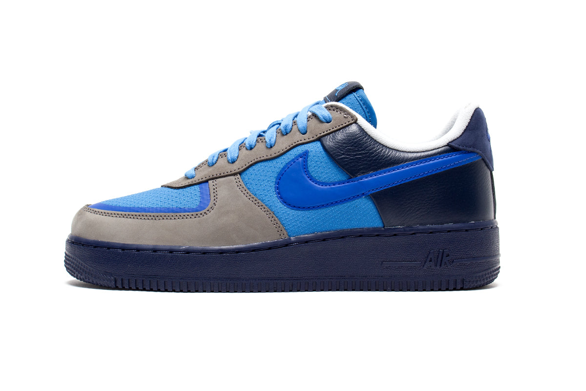 Nike | Air Force 1 Low x Stash
Style # HF5516-001
Color : Soft Grey / Varsity Royal / Harbor Blue