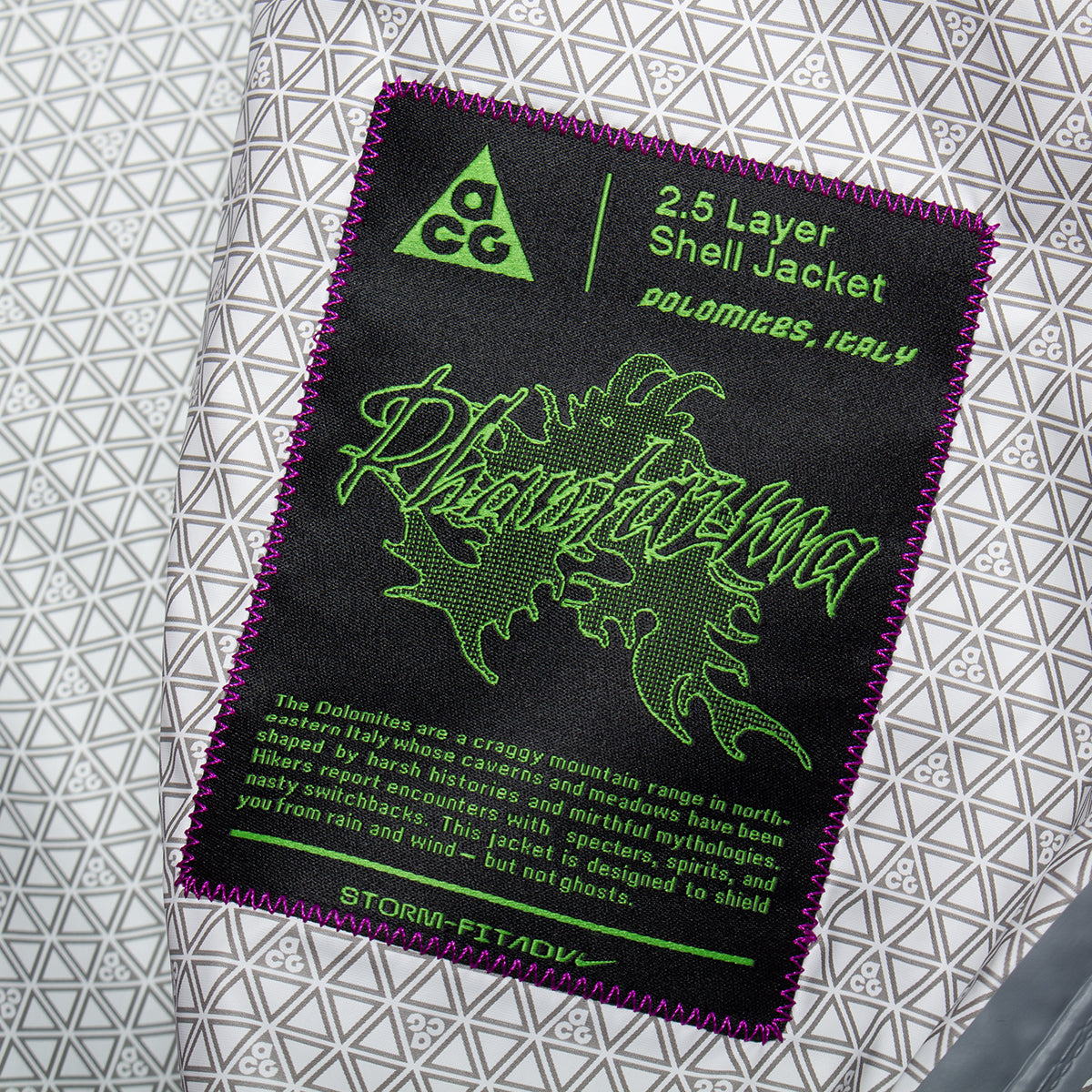 Nike - ACG Phantazma Storm-FIT ADV Jacket
Style # IF1143-551
Color : Vivid Purple / Black / Summit White