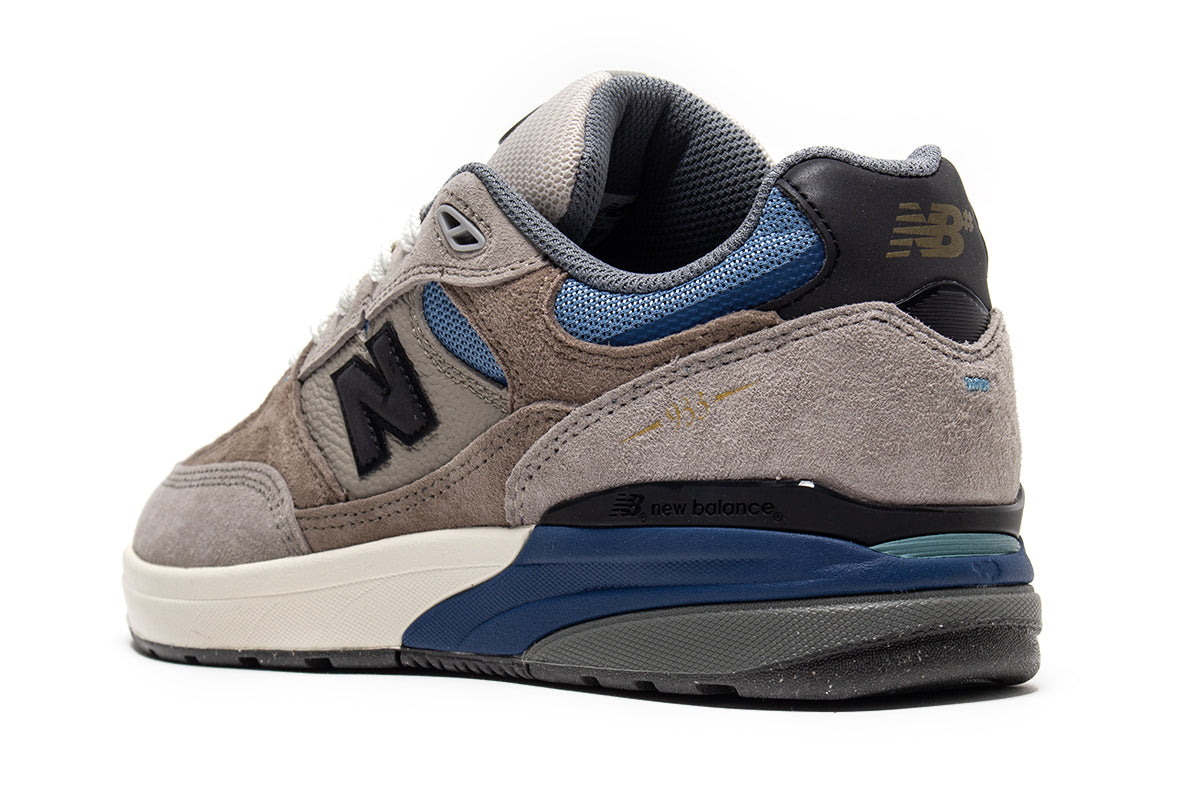 New Balance Numeric - 933 V2
Style # UN933ASB
Color : Mushroom / Stillwater