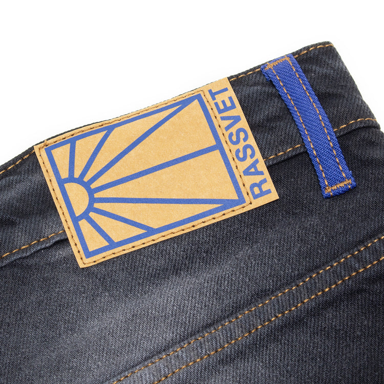 Rassvet - Sun Dyed Baggy Denim Shorts
Color : Black