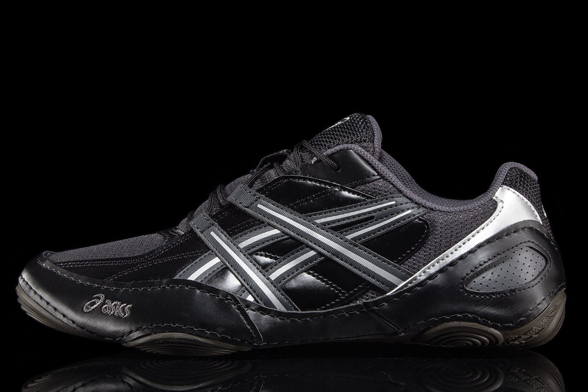 Asics - Hypersync
Style # 1203A879.021
Color : Graphite Grey / Black