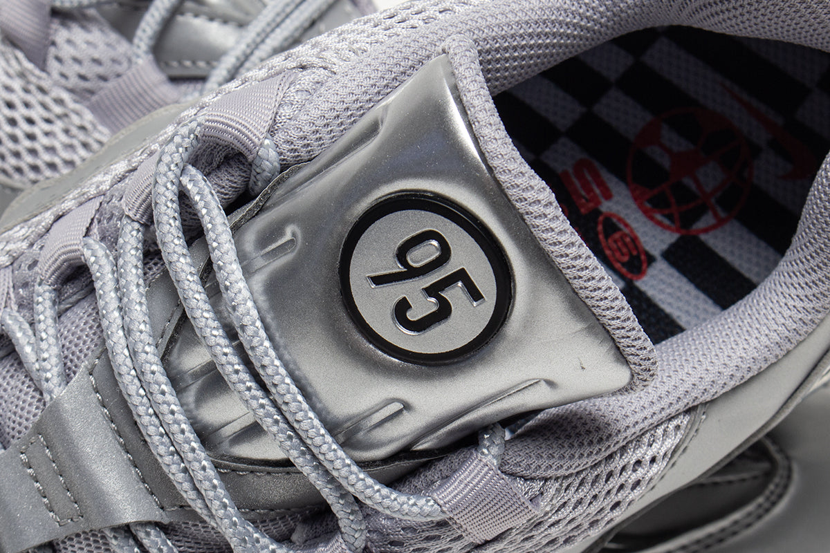 Nike - Air Max 95 Big Bubble
Style # IB6830-002
Color : Metallic Silver / Black