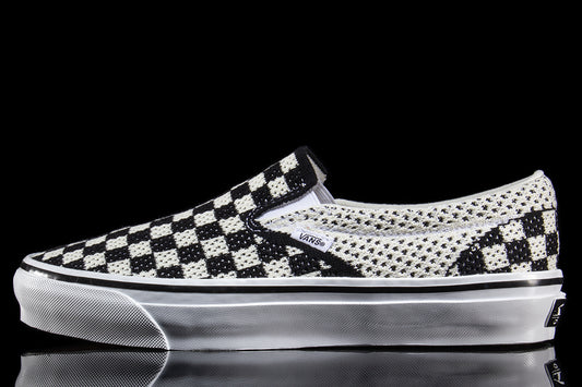 Vans OTW - LX Classic Slip-On 98
Style # VN000EG11KP1
Color : Checkerboard Black