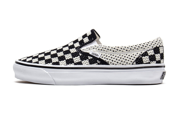 Vans OTW - LX Classic Slip-On 98
Style # VN000EG11KP1
Color : Checkerboard Black