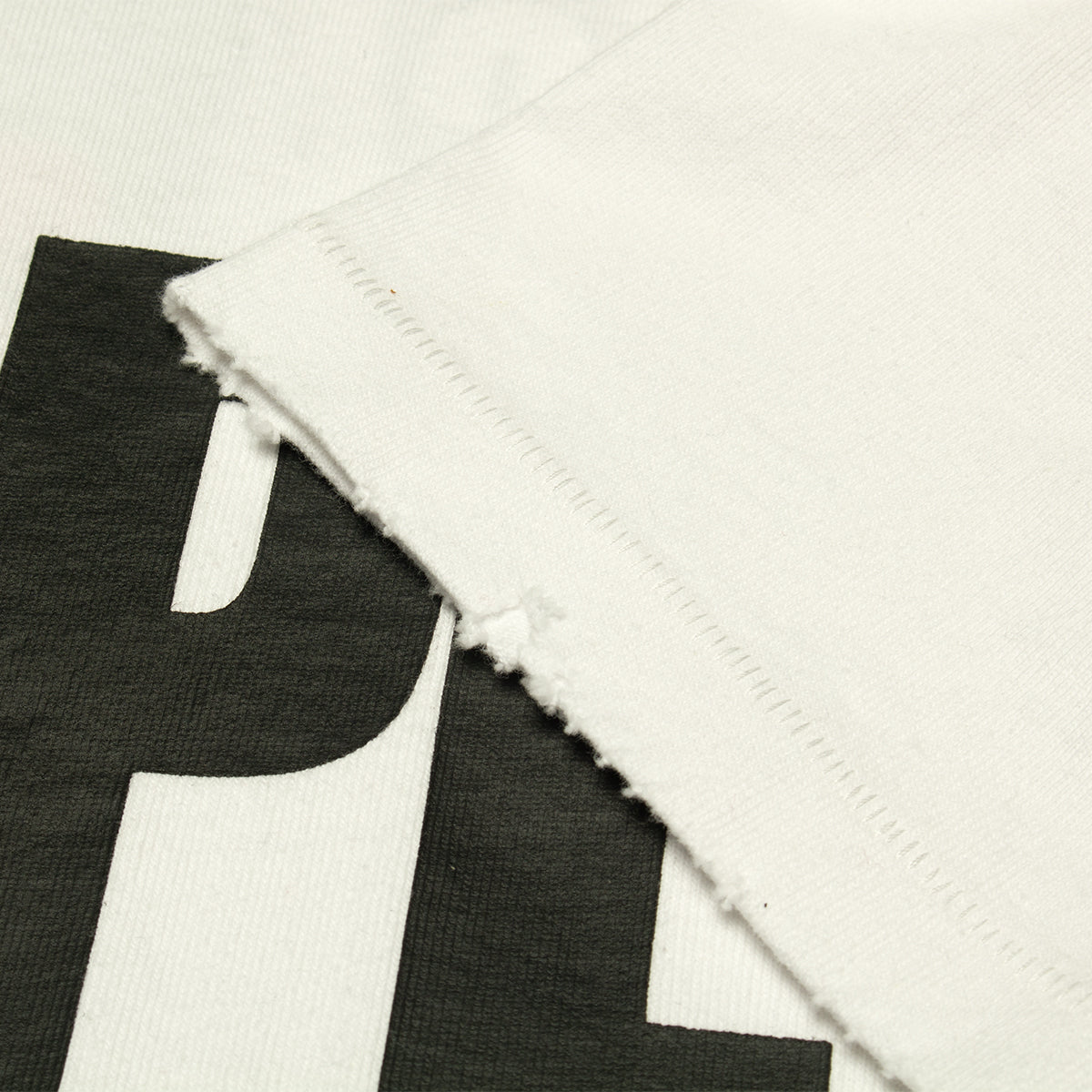 Carpet Company | Battered T-Shirt
Color : White