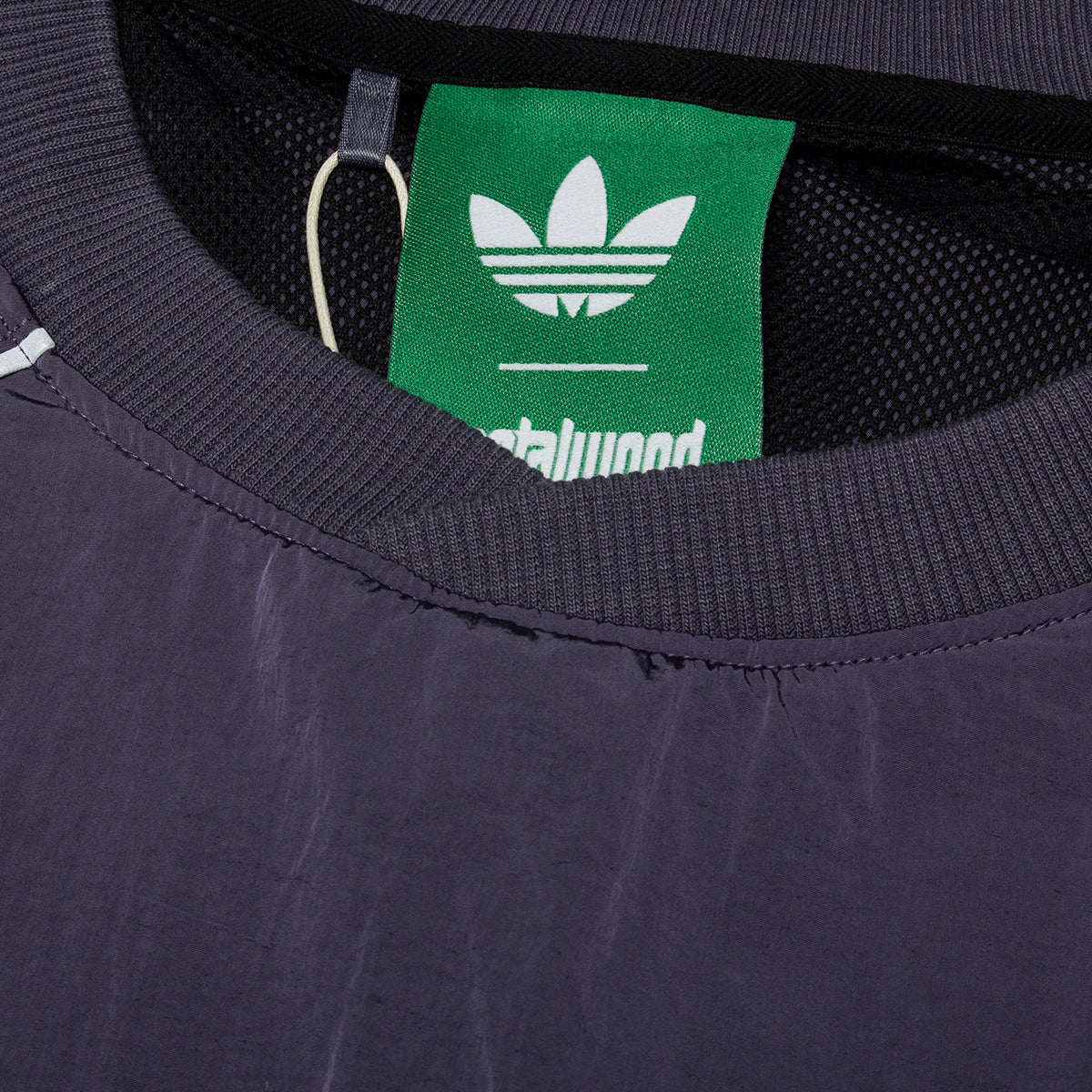 Adidas Originals x Metalwood Windbreaker
Style # JY7272
Color : Preloved Purple