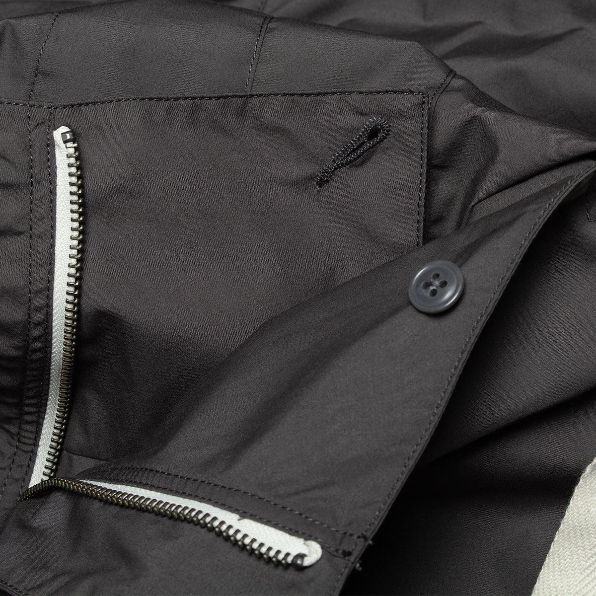 Nanamica - Hooded Deck Jacket
Style # S25FA012U
Color : Charcoal