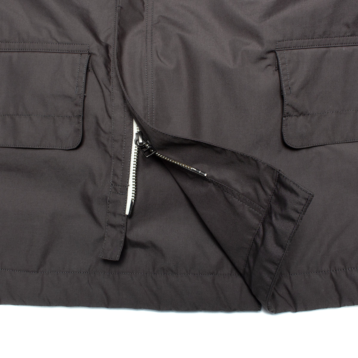 Nanamica - Hooded Deck Jacket
Style # S25FA012U
Color : Charcoal
