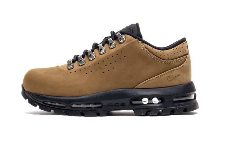 Nike - Air Max Goadome Low
Style # IU5915-200
Color : Taupe / University Red / Black