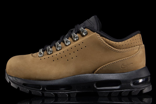 Nike - Air Max Goadome Low
Style # IU5915-200
Color : Taupe / University Red / Black