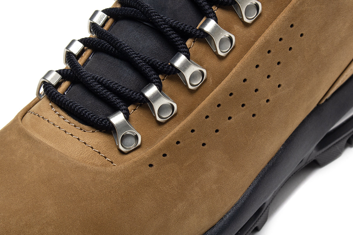 Nike - Air Max Goadome Low
Style # IU5915-200
Color : Taupe / University Red / Black