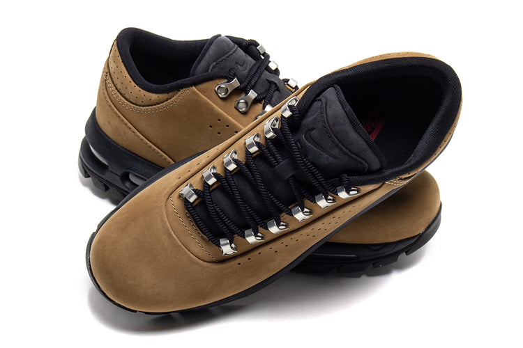 Nike - Air Max Goadome Low
Style # IU5915-200
Color : Taupe / University Red / Black