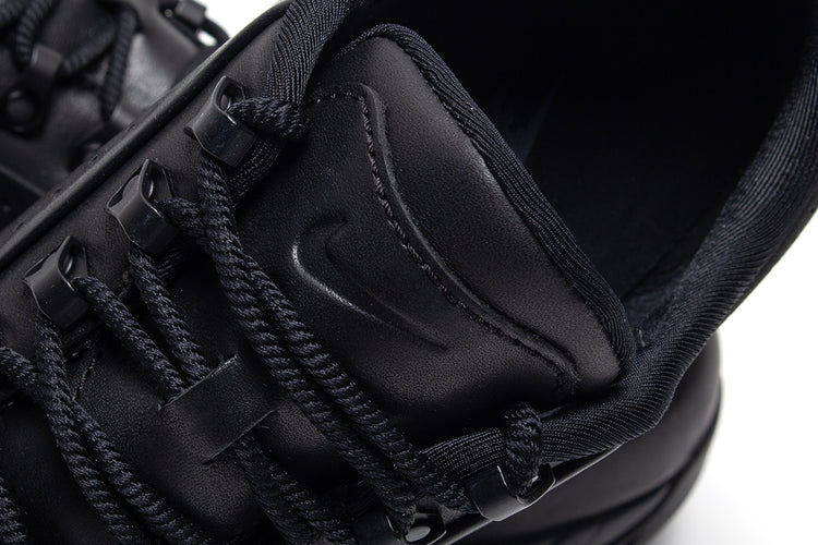 Nike - Air Max Goadome Low
Style # IQ0641-001
Color : Black / Black / Anthracite