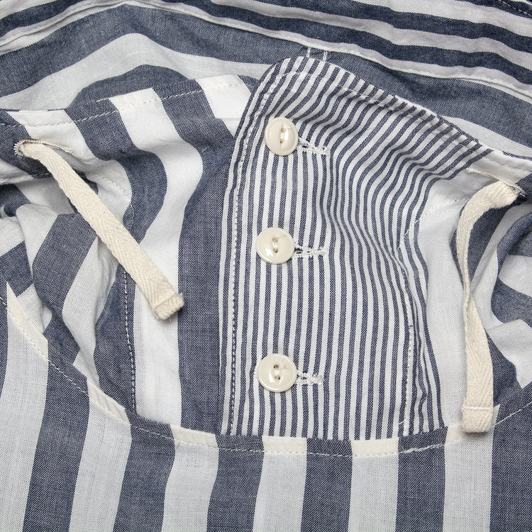 Engineered Garments - Cagoule Shirt
Style # 26S1A010
Color : Blue / White