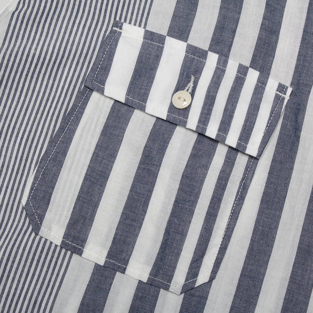 Engineered Garments - Cagoule Shirt
Style # 26S1A010
Color : Blue / White