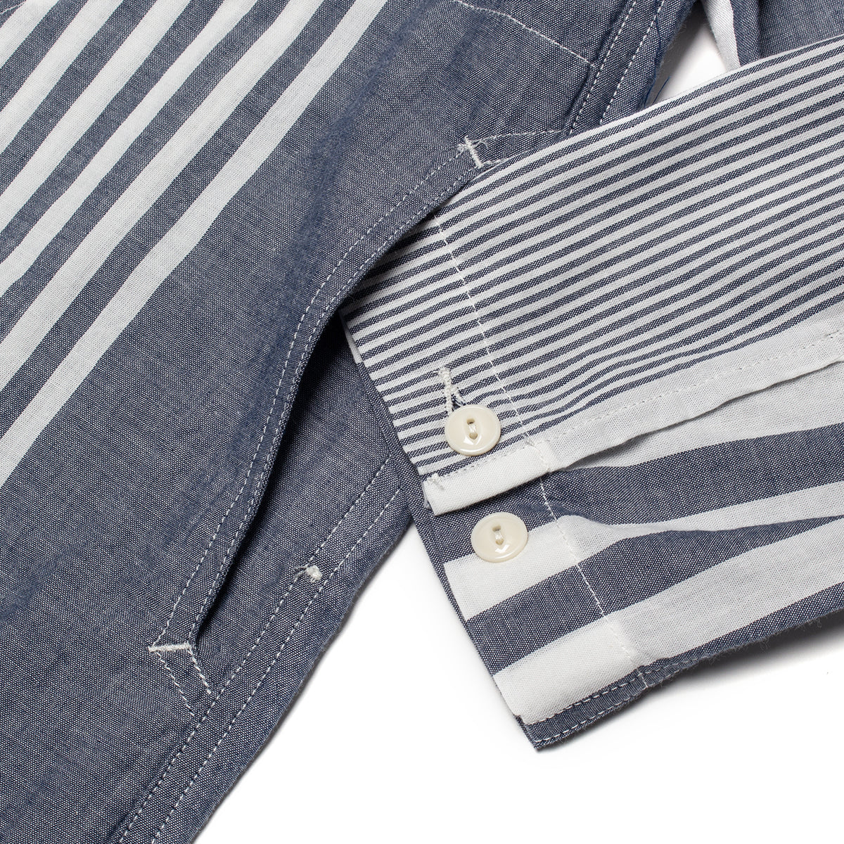 Engineered Garments - Cagoule Shirt
Style # 26S1A010
Color : Blue / White