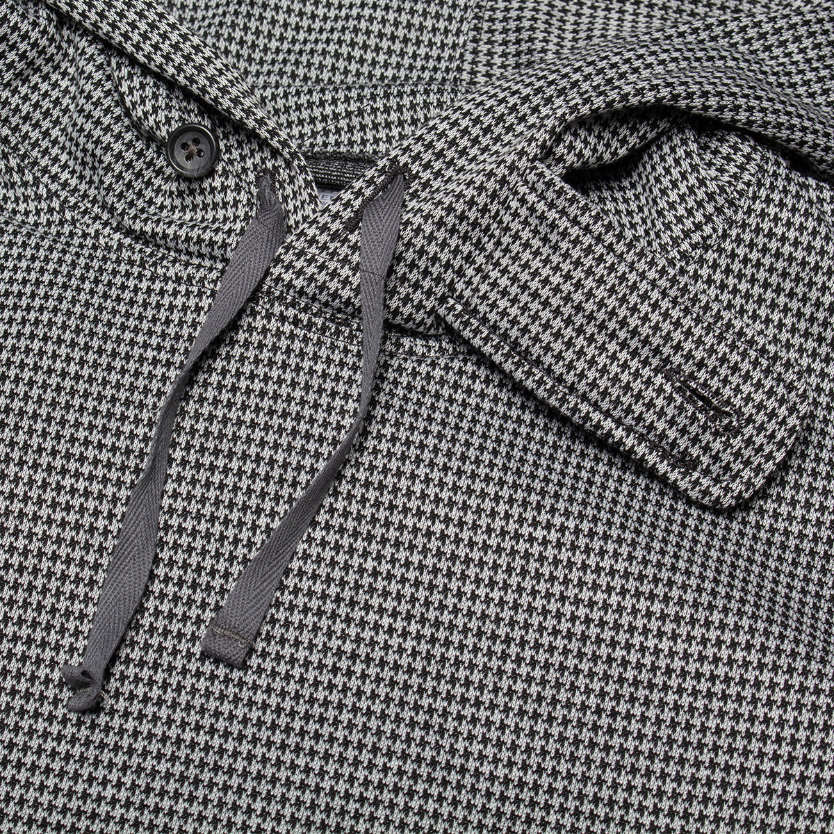 Engineered Garments - Short Sleeve Hoodie
Style # 26S1B007
Color : Black
