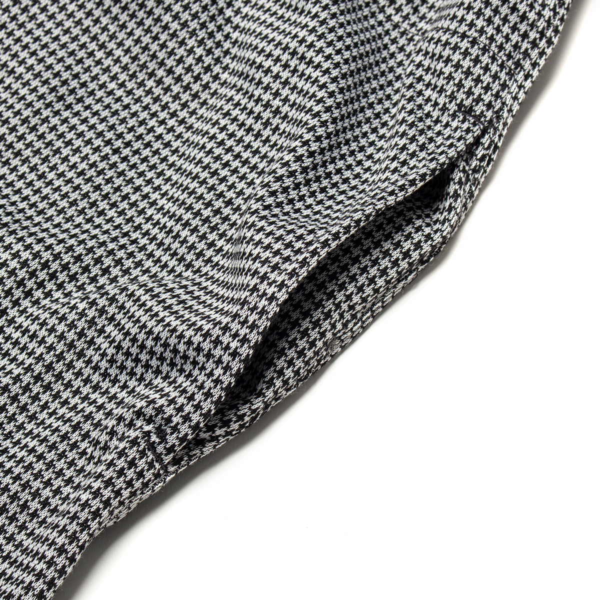 Engineered Garments - Short Sleeve Hoodie
Style # 26S1B007
Color : Black
